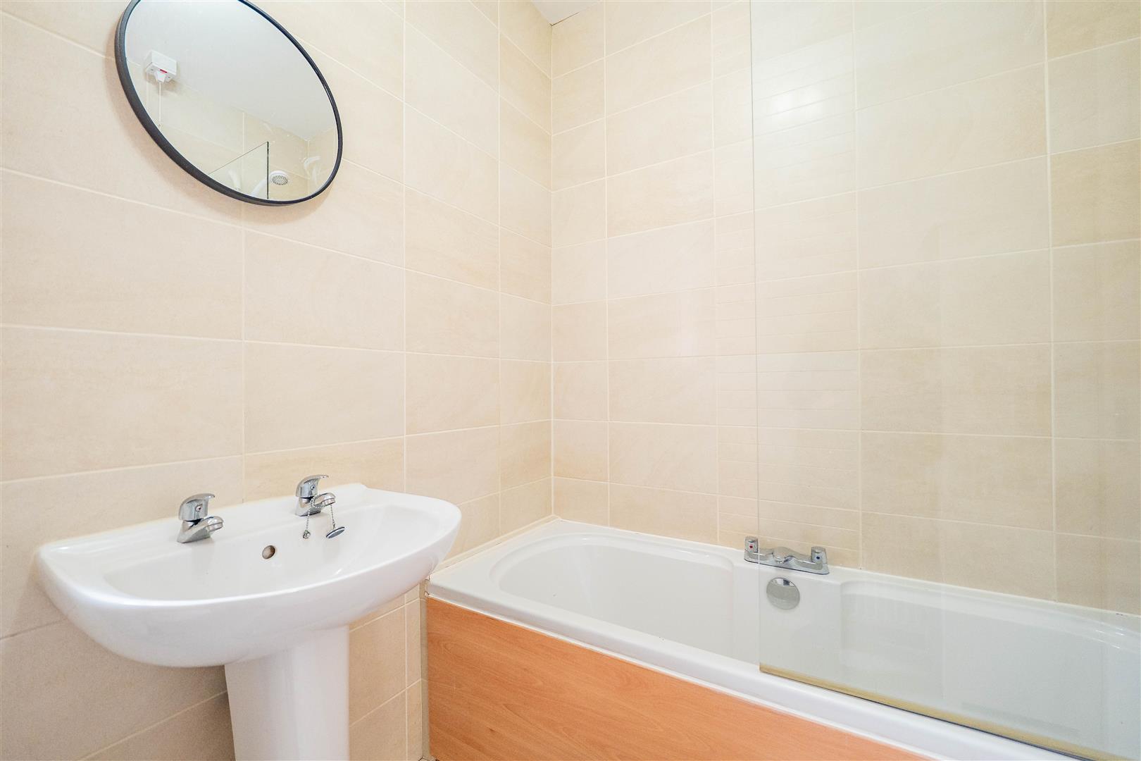 4 bed property in Hurst Street, Bolton